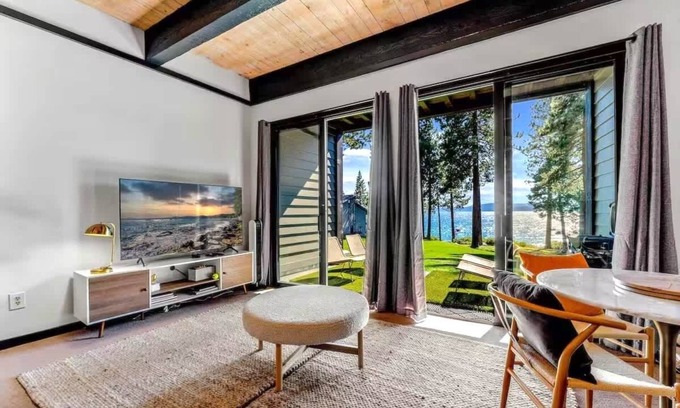 Brockway Condo | Lake Tahoe Vacation Rental w/Patio & Pool Access