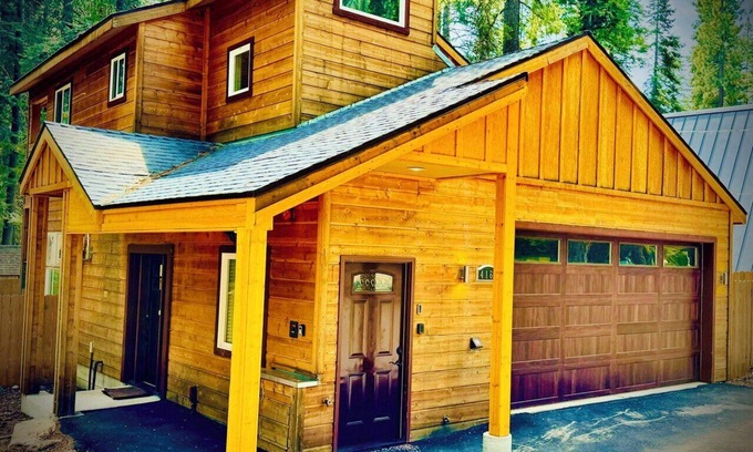 Tahoe Pines Cabin | Lake Tahoe W. Shore Cabin, Tahoe Pines/Homewood, Sleeps 8-10, Hottub, Wifi, Cabl