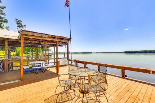 Quincy House | Lake Talquin Cabin Close to FSU and Quincy!