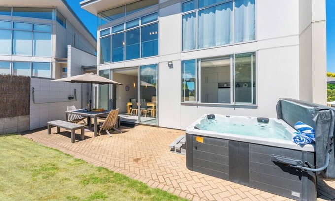 Wharewaka House | Lake Taupo Gem with Hot Tub