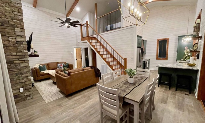 Tracy City Cabin | Lake Therapy at The Retreat at Water's Edge