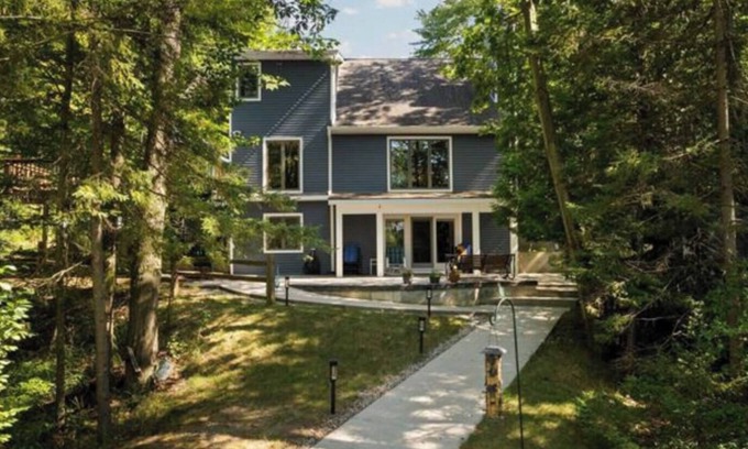 Interlochen House | Lake Therapy-Dock/FirePit/GameRoom/HotTub