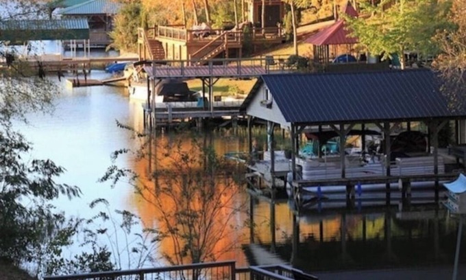 Northport House | Lake Tuscaloosa Waterfront Home -great for friends, families, and Bama parents!