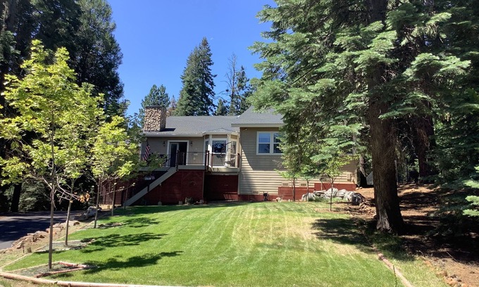 Lake Almanor Country Club Cabin | Lake Almanor CC Cabin filtered lake and full mountain view