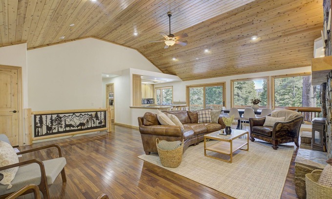 Lake Almanor Country Club House | Lake Ridge Retreat