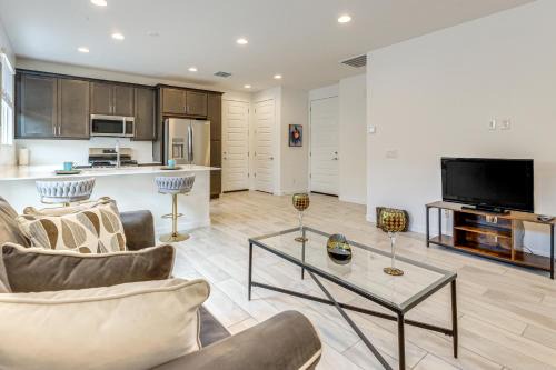 Pinal County Apartment | Lake and Mtn Views Modern Apache Junction Getaway