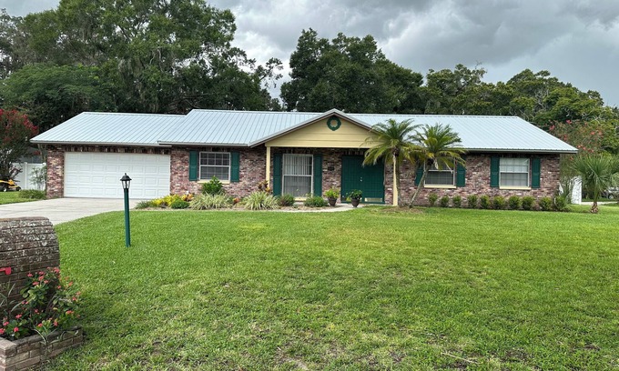 Brandon House | Lake Valrico Camelot Court with Heated Pool and access to 134 acre private lake
