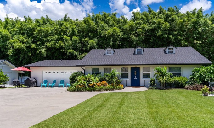Mount Dora House | Lake Vibes Only ~ Lake House with RV or Boat Parking!