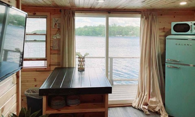 Alexandria Cabin | Lake Victoria, Red Cabin , Panoramic views overlooking the lake