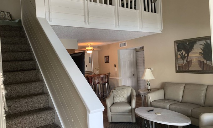 Brandon Condo | Lake View 2 Bed 2 Bath LOFT With Pool, Gym, Pickleball - L@K FOR DISCOUNTS !