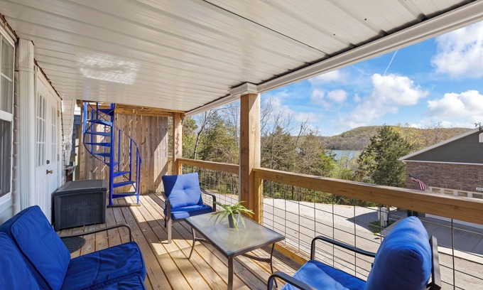 Lampe Ski Chalet | Lake View, 3 Decks, King Bed, Fire Pit, Dogwood Canyon-15 min.