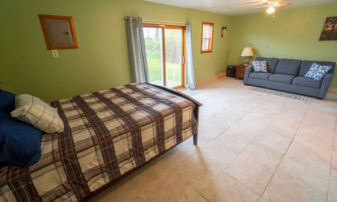 Sandusky Apartment | Lake view apartment w/amazing views & centrally located in the heart of Kelleys