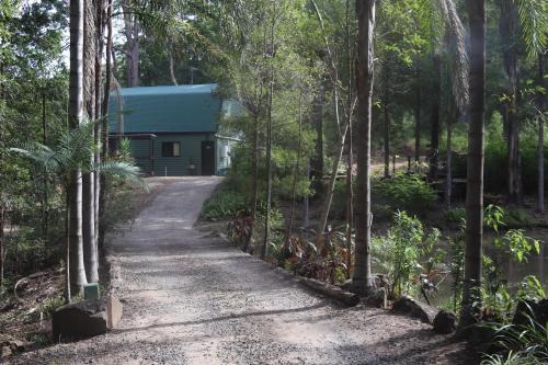 Landsborough Ski Chalet | LAKE VIEW CHALET Australia Zoo close by