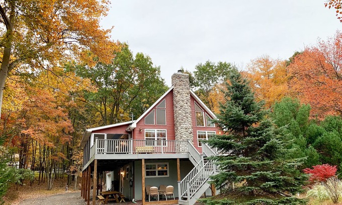 Briar Crest Woods House | Lake View Chalet, Steps from Beach, Newly Renovate