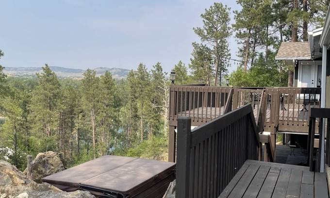 Rapid City House | Lake View Home near downtown and the black hills