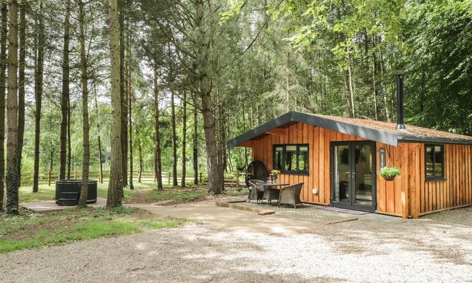 Potter Brompton Cottage | LAKE VIEW LODGE, pet friendly, luxury holiday cottage in East Ayton