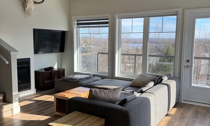 Huntsville Condo | Lake view lux condo beside Deerhurst/ski/golf/lake