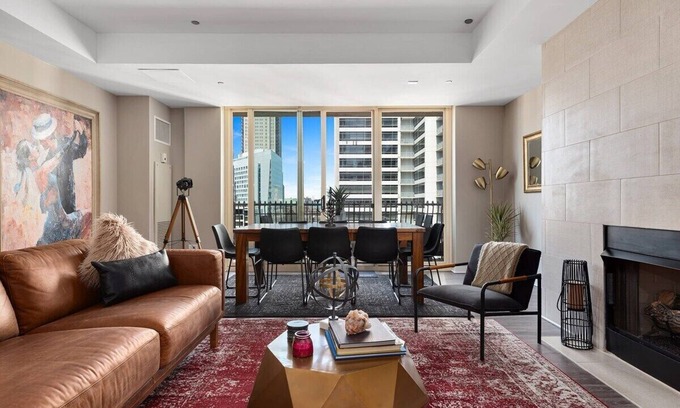 Rush and Division Apartment | Lake View Penthouse: Top Amenities, Unit Laundry