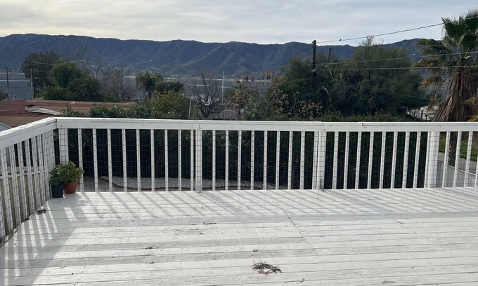 Lake Elsinore House | Lake view, pool, putting green