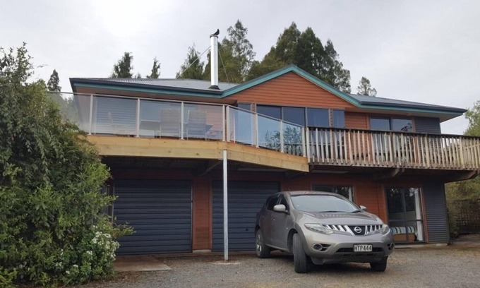 Moana House | LAKE VIEW RETREAT ON THE TERRACE