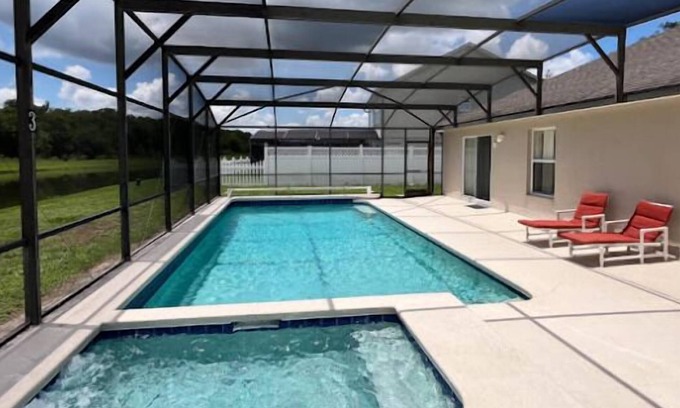 Crescent Lakes House | 🏡 Lake View Retreat | South-Facing Pool, Spa & Game Room – Quiet Community