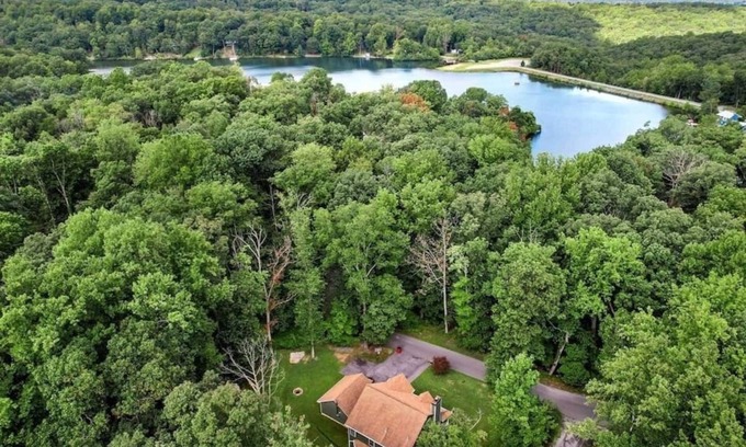 Kabletown Cottage | Lake View Retreat - Cottage Near a Peaceful Lake!