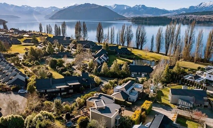 Wanaka House | Lake View Summary: Th