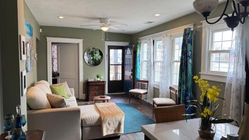 Hampton Apartment | Lake view