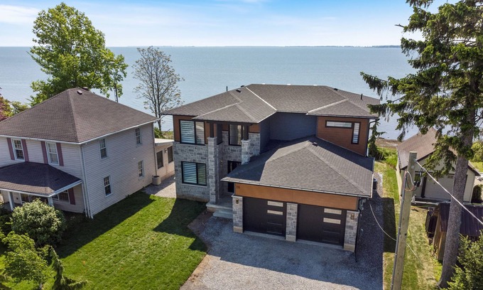 Port Rowan Cottage | Lake view Villa☆Hot tub☆Elevator☆Amazing Patio