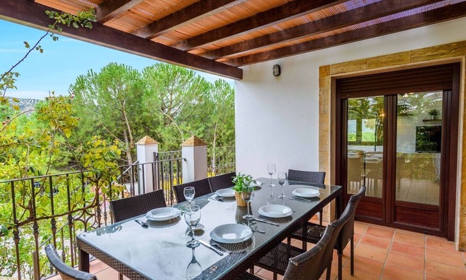 Iznajar Villa | Lake view villa Iznájar by Ruralidays