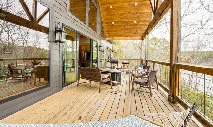 Drasco House | Lake Views and Golf Access at Secluded Drasco Lodge