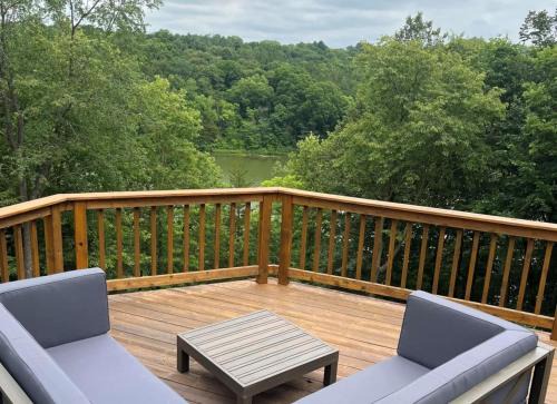 The Galena Territory House | Lake Views! Hot Tub! Family & Pet Friendly!
