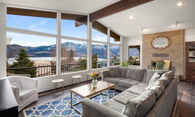 Manson House | Lake views, hot tub, movie room w/arcade games, dogs OK