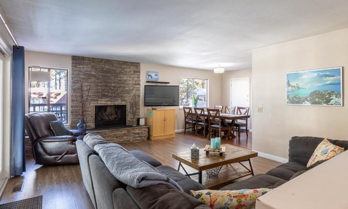 Al Tahoe House | Lake Views in 3bdr Family Home w/Hottub