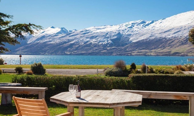 Kingston House | Lake Villa 3 Bedroom in Kingston