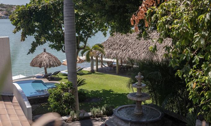 Tequesquitengo Villa | Lake Villa Resort