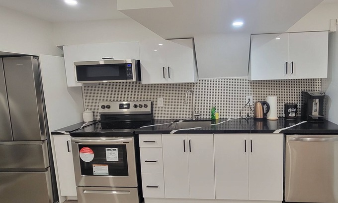 Stoney Creek Apartment | Lake Walk House a 3 Bed 2 Bath Basement Apartment in the Golden Horseshoe