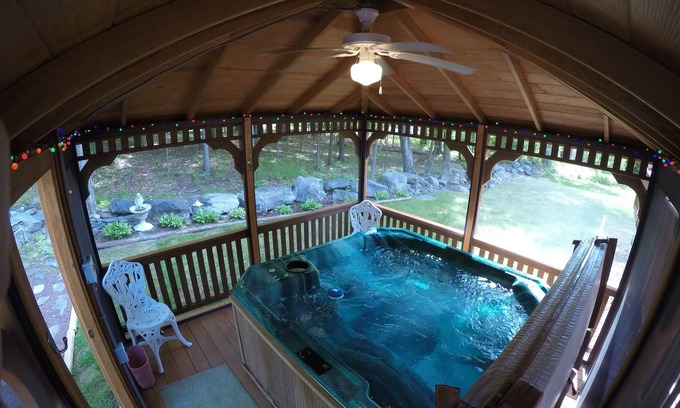 Greentown House | Lake Wallenpaupack Getaway with Hot TUB in Gazebo. Clean and Charming!