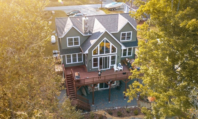Lakeville House | Lake Wallenpaupack Lakefront with private dock in Knollwood 3 Masters sleeps 10