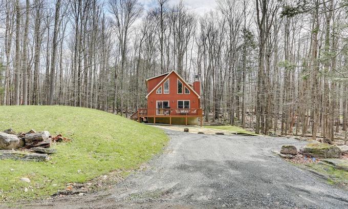 Greentown House | Lake Wallenpaupack Summer Getaway w/Pool Access!