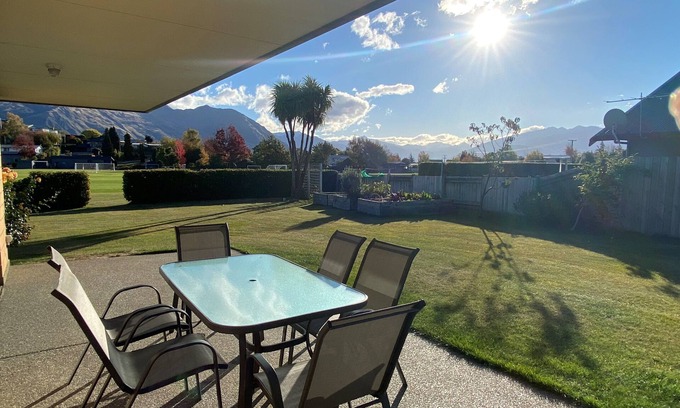 Wanaka House | Lake Wanaka Family Holiday Retreat (Free Fibre Wifi)