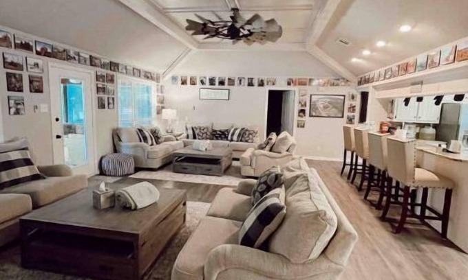 Laguna Park House | Lake Whitney Blue House Large Group Getaway Sleeps 20 (Lake access)
