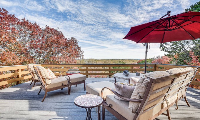 Morgan Cabin | Lake Whitney Cabin w/Hot Tub & Fire Pit!