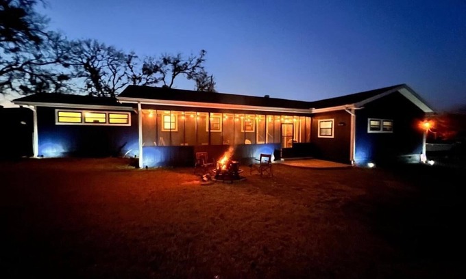 Lake Whitney House | Lake Whitney - Lake House - Walking Distance to the Lake