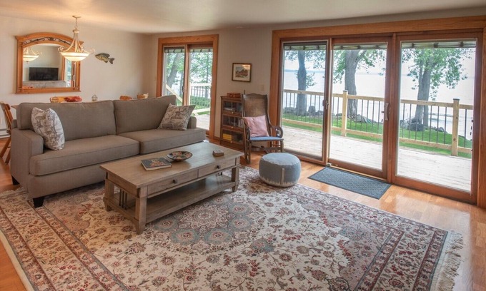 Neenah House | Lake Winnebago Home, EAA, Packers, Swimming, Boating, Ice Fishing-Snowmobiling