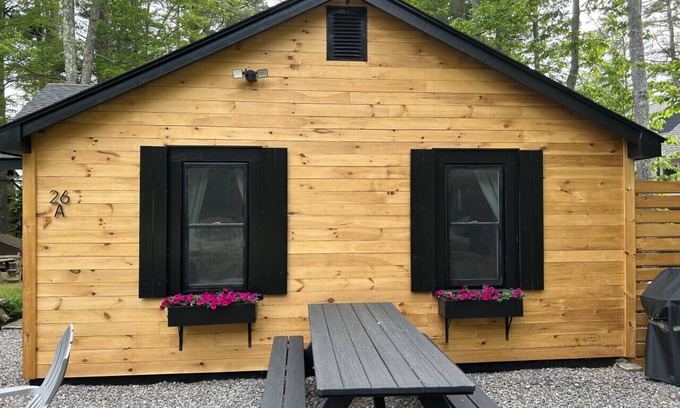 Meredith Apartment | Lake Winnipesaukee Cottage Retreat w Sandy Beach