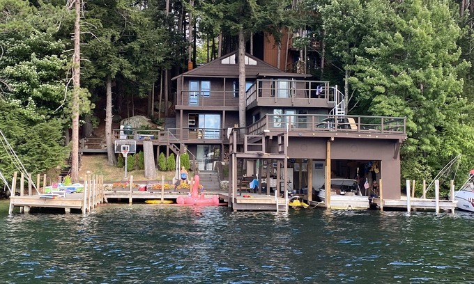 West Alton House | Lake Winnipesaukee/Year round family house, 9min to Gunstock Mtn.