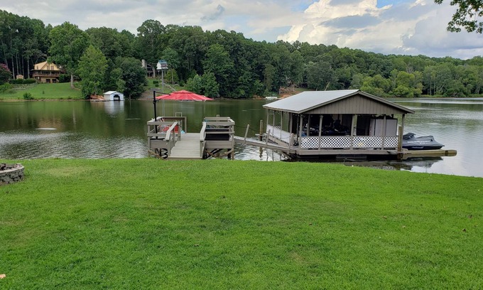 Dixie - Berryhill Apartment | Lake Wylie waterfront apartment with dock.