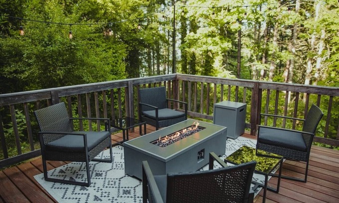 Lakebay Cabin | Lakebay Getaway · Lakebay Getaway: Peaceful Cabin Retreat In Woods