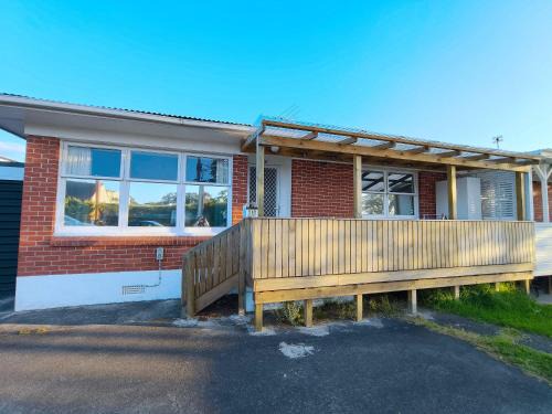 Takapuna Villa | Lakefornt Central Comfort Near Beach